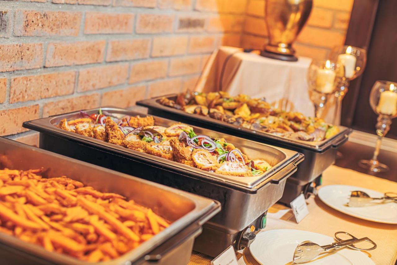 Komlo Hotel Gyula Zewnętrze zdjęcie