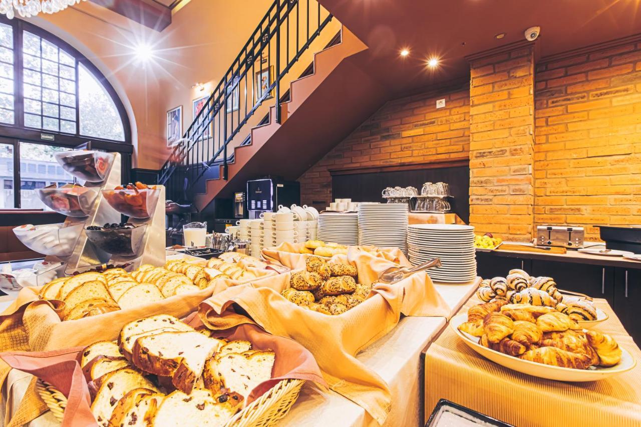 Komlo Hotel Gyula Zewnętrze zdjęcie