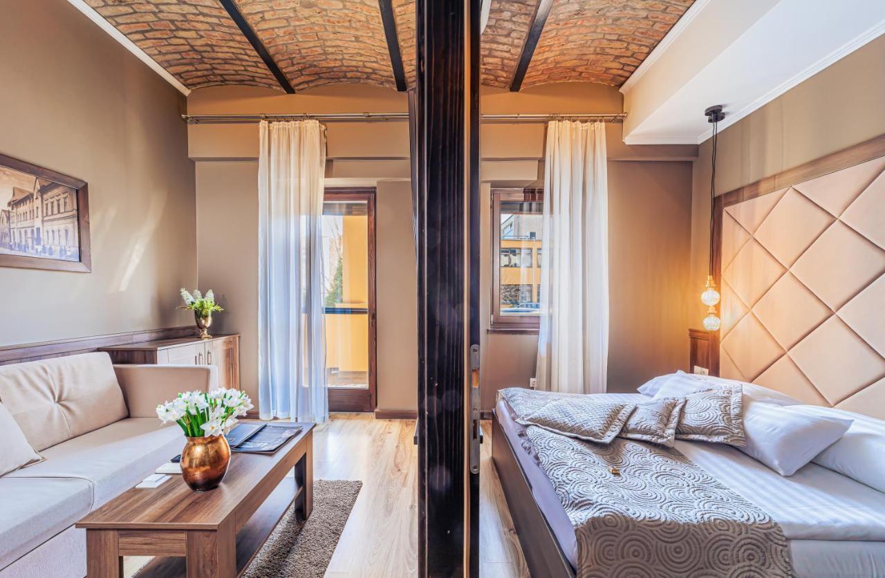 Komlo Hotel Gyula Zewnętrze zdjęcie