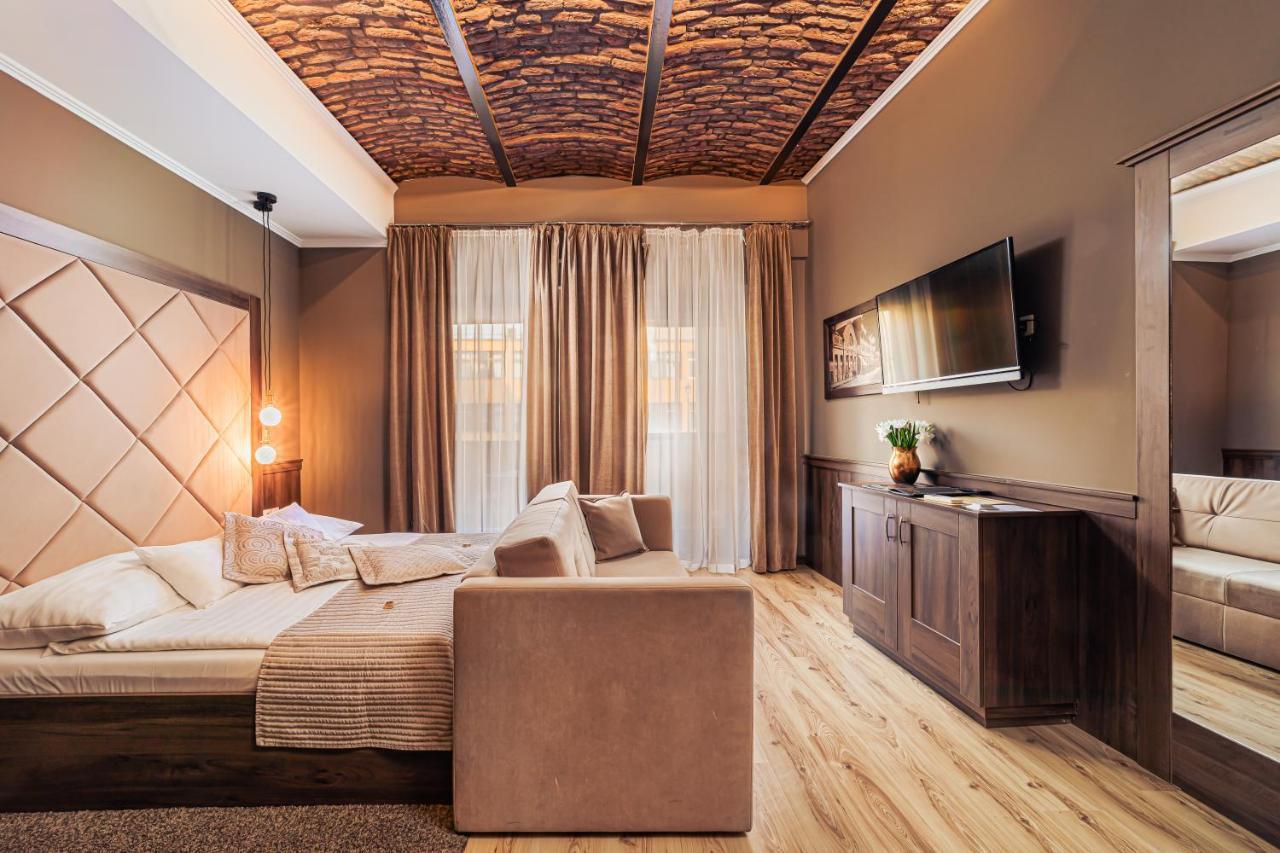 Komlo Hotel Gyula Zewnętrze zdjęcie