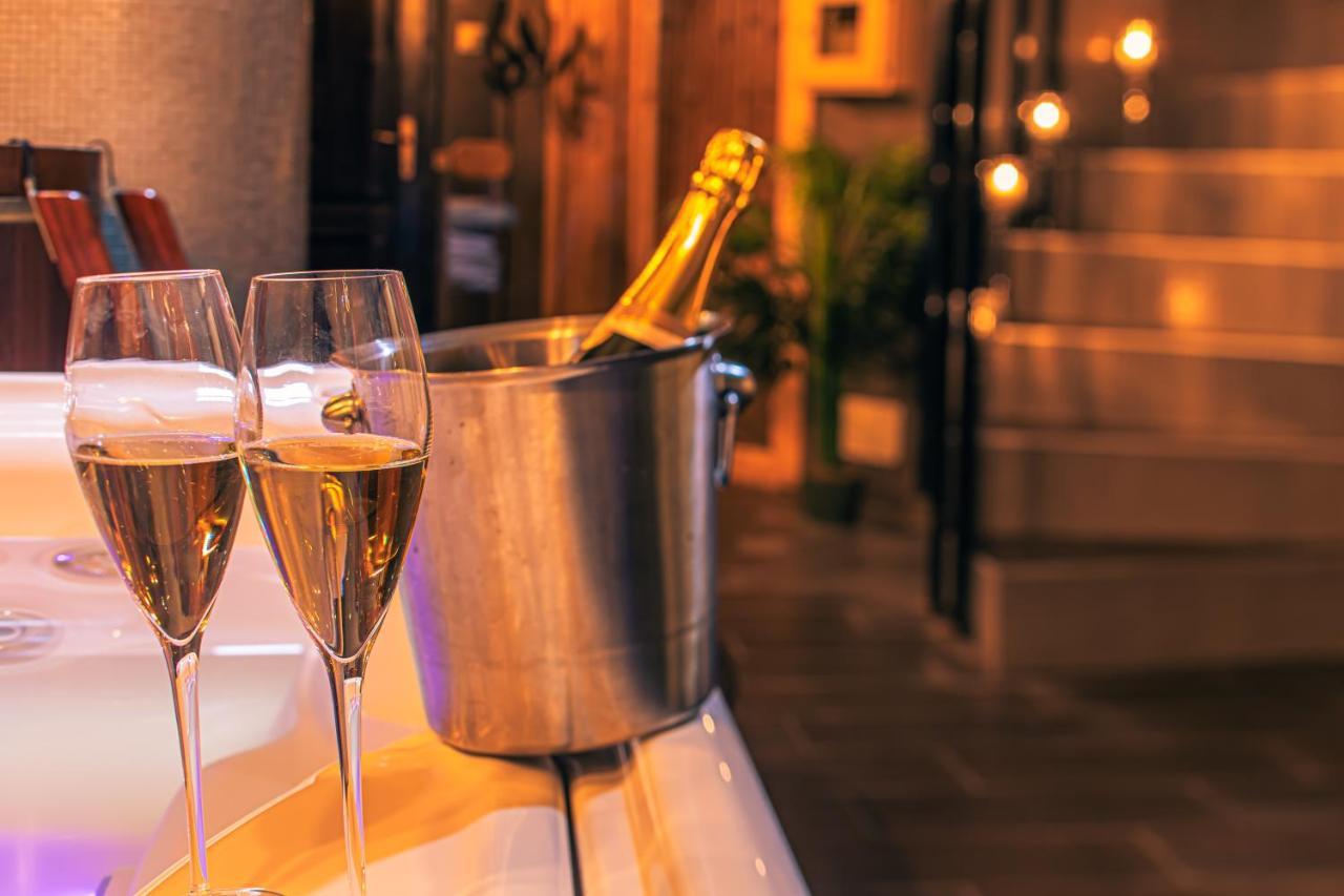 Komlo Hotel Gyula Zewnętrze zdjęcie