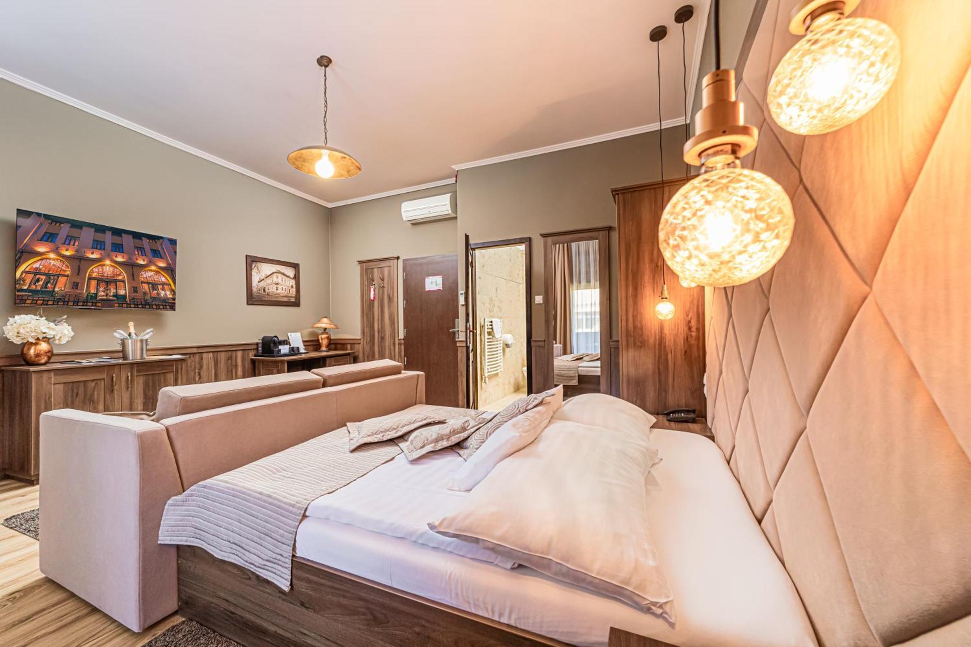 Komlo Hotel Gyula Zewnętrze zdjęcie