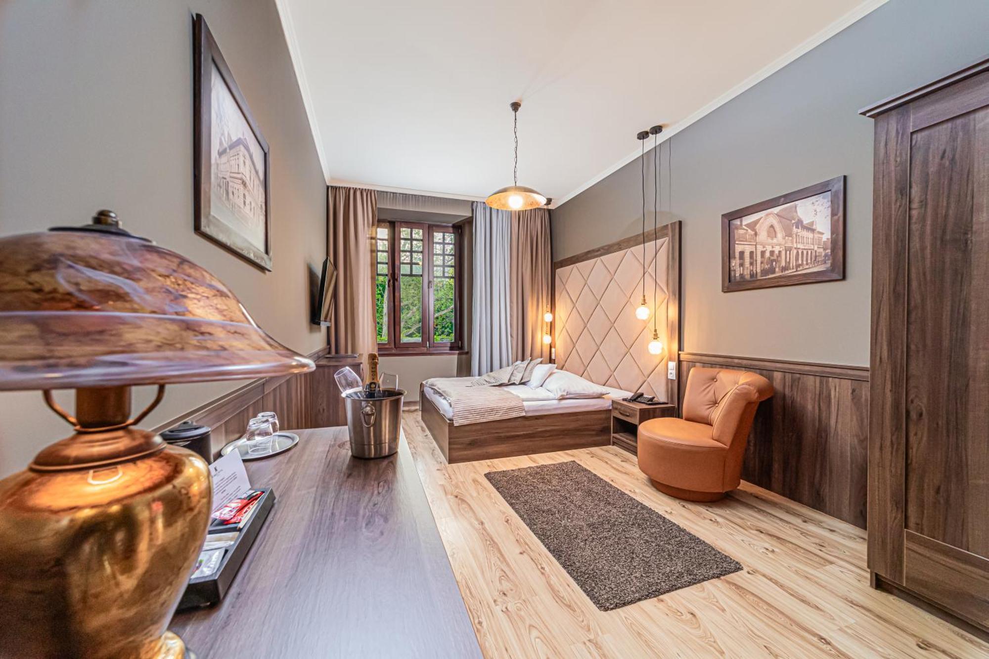 Komlo Hotel Gyula Zewnętrze zdjęcie