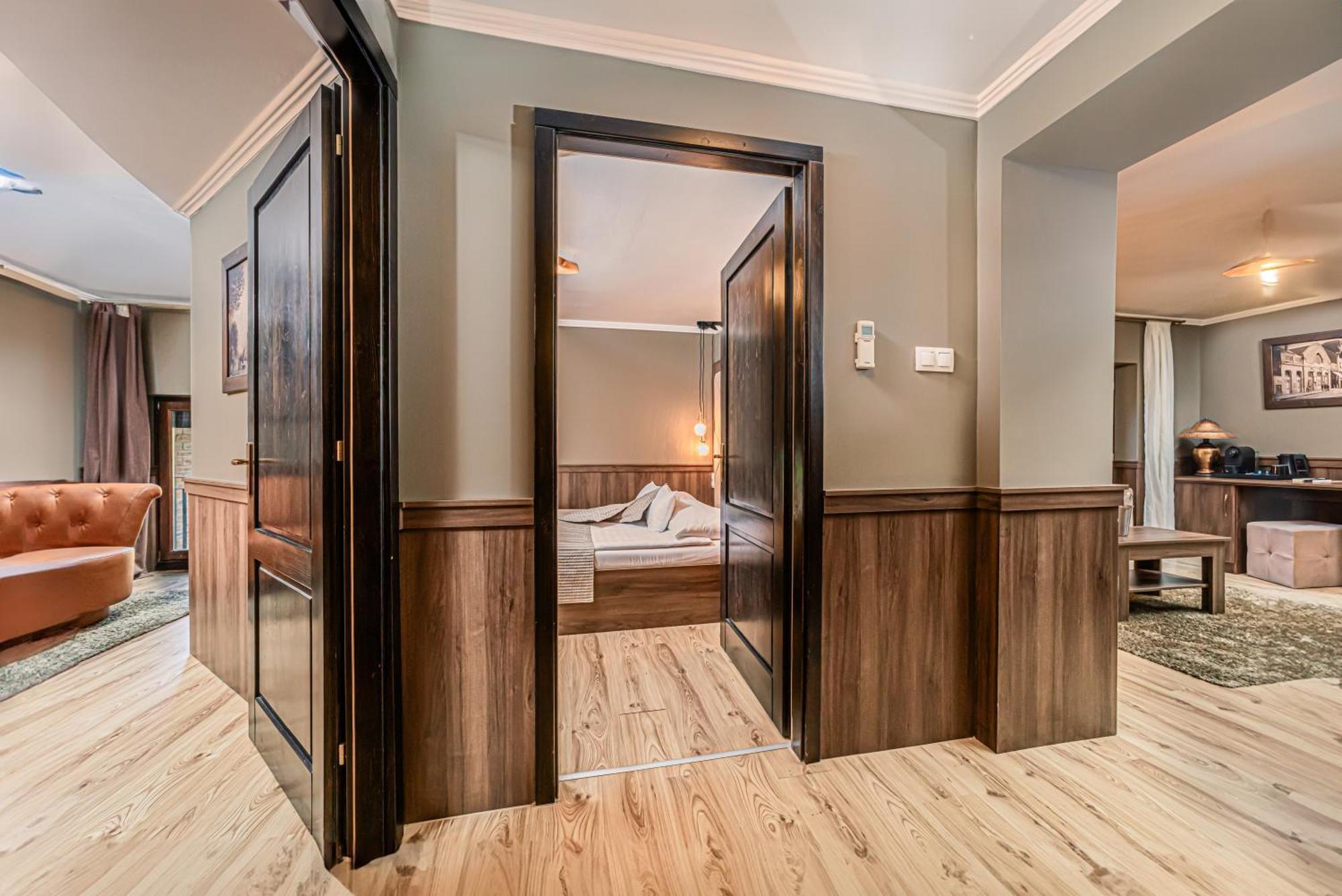 Komlo Hotel Gyula Zewnętrze zdjęcie
