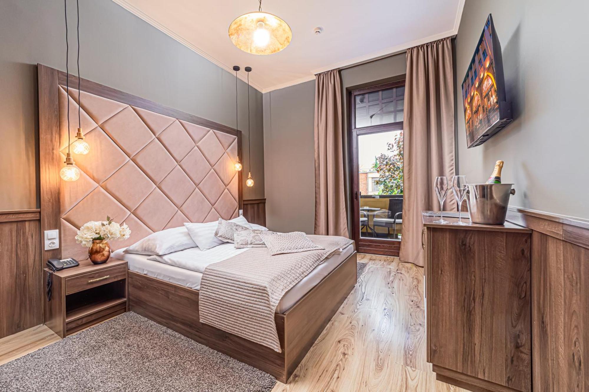 Komlo Hotel Gyula Zewnętrze zdjęcie