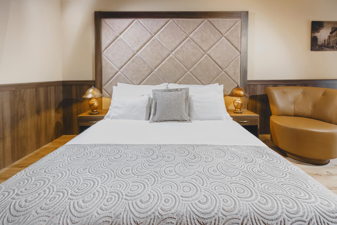 Komlo Hotel Gyula Zewnętrze zdjęcie