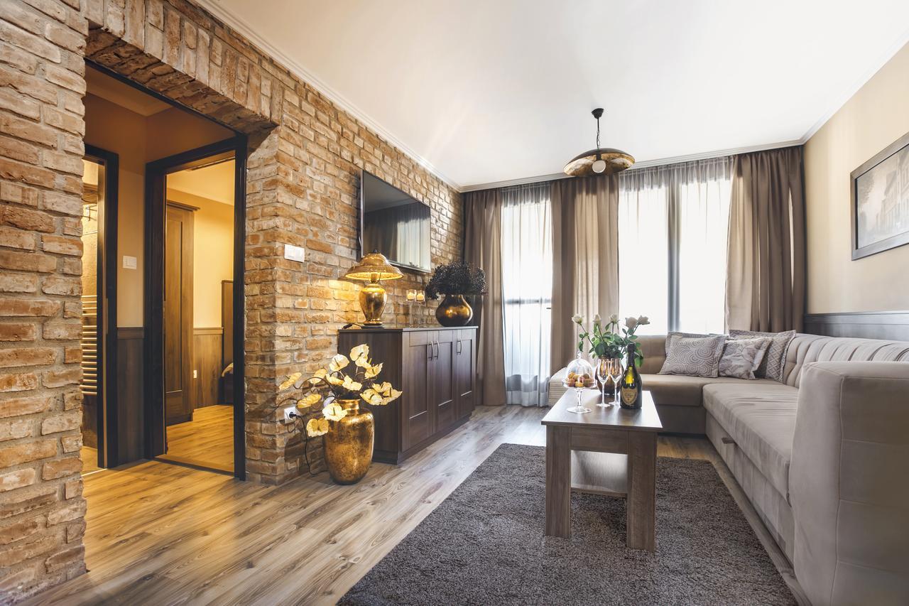Komlo Hotel Gyula Zewnętrze zdjęcie